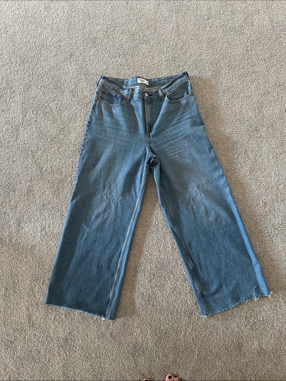 Abercrombie & Fitch Wide-Leg High Rise Jeans in Medium Blue Wash